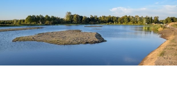 De eilanden die al in de noordelijke plas zijn aangelegd en zich nu verder kunnen gaan ontwikkelen. (foto Luuk Donderwinkel)