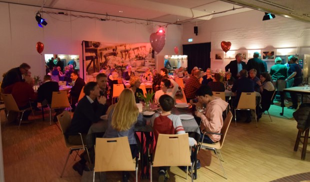 De eerste officiële keukentafel was een groot succes.