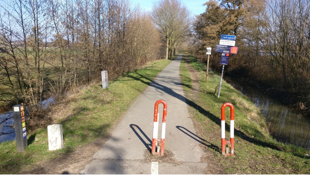 De extra lus van het klompenpad loopt langs de Hogenkampse plas en Voordorpsedijk.
