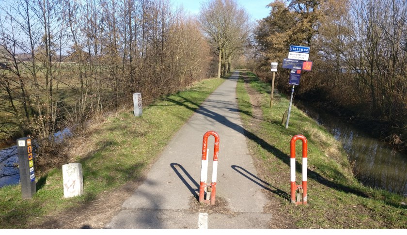 De extra lus van het klompenpad loopt langs de Hogenkampse plas en Voordorpsedijk.