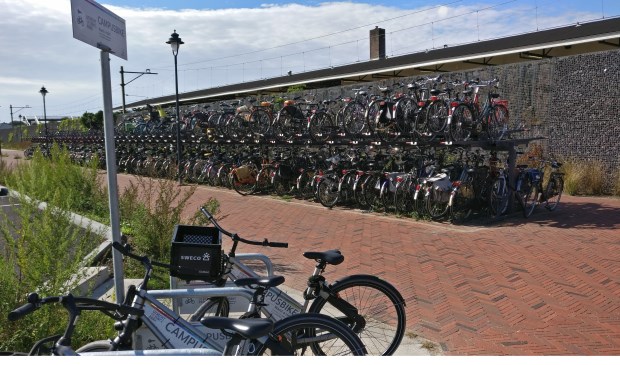 Bij station Bilthoven staan de campusbikes separaat gestald.
