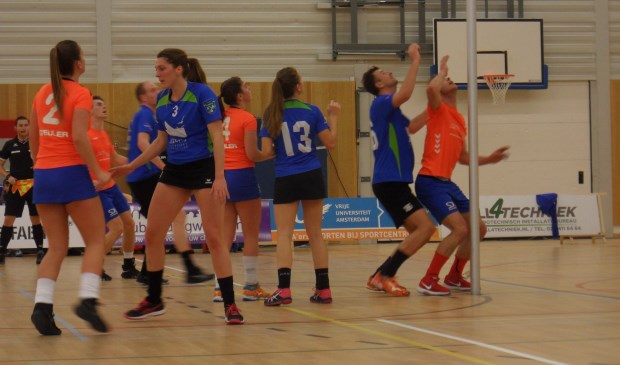 Door de 18-19 overwinning stijgt DOS naar de vierde plek op de ranglijst.
