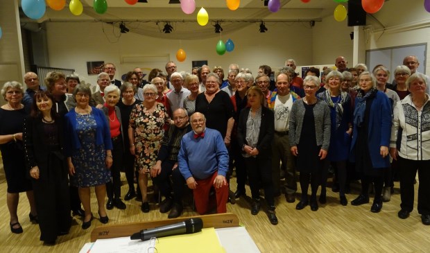 Op een feestavond mag een foto van het jubilerende koor niet ontbreken.