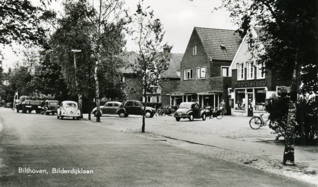 Het kleine dorp aan de Bilderdijklaan in 1959. (foto Hist. Kring ‘dOudeSchool).