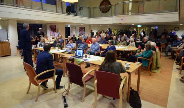 Omwonenden hebben nog vele vragen aan de wethouder.