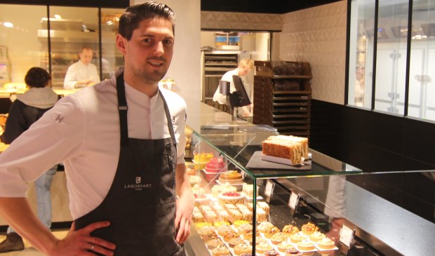 Patissier Ronald van Haarlem geniet van het vervaardigen van nieuwe lekkernijen.