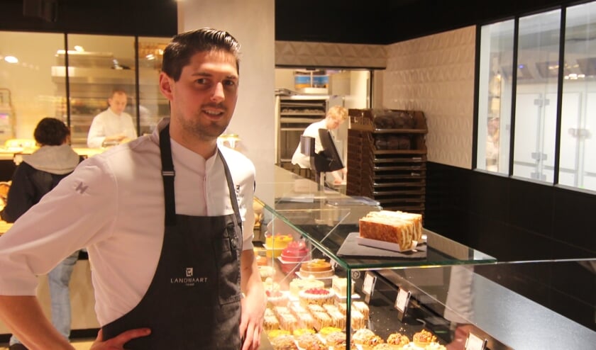 Patissier Ronald van Haarlem geniet van het vervaardigen van nieuwe lekkernijen.