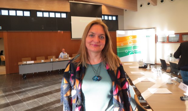 Connie Brouwer stelt vragen over het Montessori kinderdagverblijf en Veilig Thuis/Save.