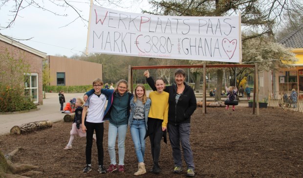 De schoolhoofden en leerlingen in Ghana vinden het geweldig dat de leerlingen van de WP zich zo inzetten voor verbetering van hun schoolomgeving.