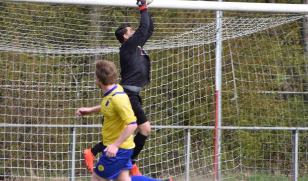 Doelman Max Koetze blijkt zeer betrouwbaar. (foto Nanne de Vries)
