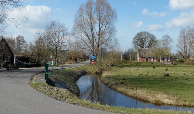 Bij deze foto staan we op het meest westelijke puntje van de gemeente en kijken westwaarts richting Oud Maarseveen in de gemeente Stichtse Vecht.
