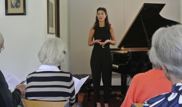 Intens geluk en grote woede waren te horen in de uitvoering van deze jonge pianiste. Het publiek gaf haar een langdurig en hartstochtelijk applaus.
