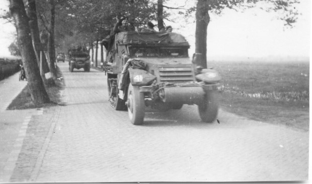 The Polar Bears reden op 7 mei 1945 Maartensdijk binnen.
