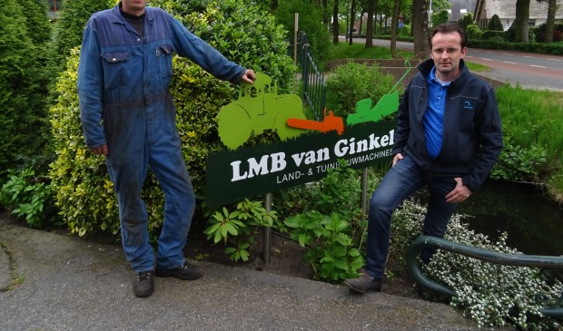 Jeroen Nieuwenhuize(l) en Maarten Klein(r): wij gaan het assortiment tuingereedschap uitbreiden om ook de mensen in Maartensdijk en omgeving goed te kunnen bedienen.