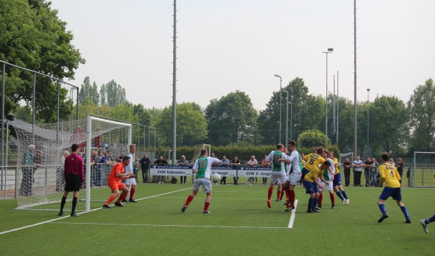 SVM mag een hoekschop nemen; is hier sprake van strafbaar hands? (foto Nanne de Vries)