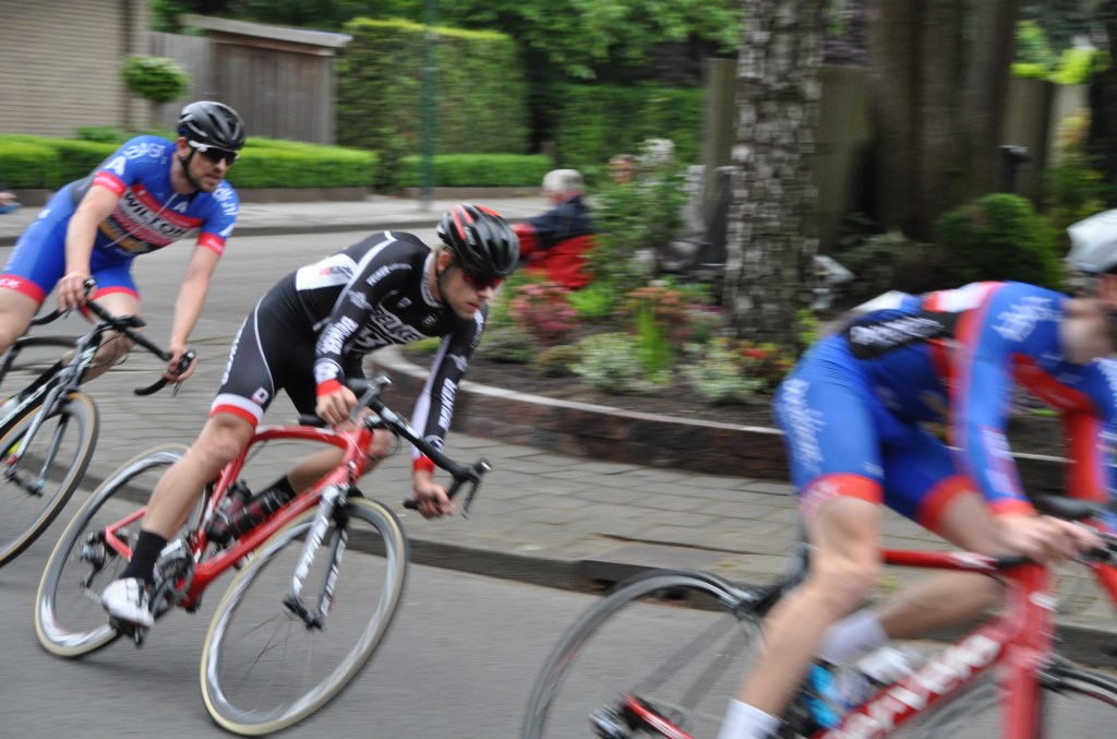 Op zaterdag 18 mei draaien de wielrenners weer door de bochten in de straten van Maartensdijk tijdens de jaarlijkse wielerronde.