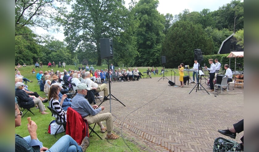 Het programma werd geopend door Count Who; een echt jazz/blues combo. De naam Count Who is met een knipoog een verwijzing naar Jazz grootheid Count (of Jazz) Basie.