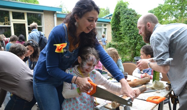 Festivalgangers in De Bilt maken zich hard voor een groenere wereld. (foto Jan Schepers)