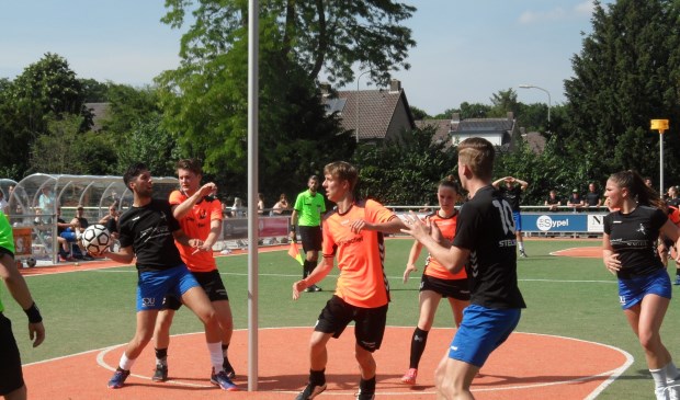 De benodigde overwinning, om nog titelaspiraties te mogen hebben, bleef voor DOS uit.
