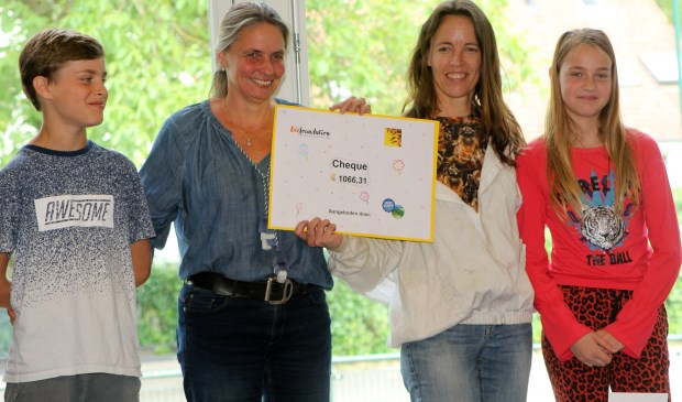 De Patioschool haalde € 1066 euro voor de bijen.