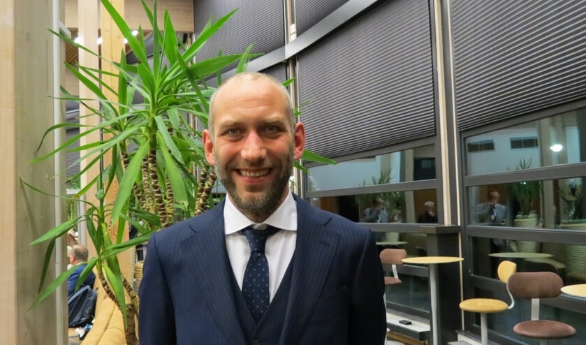 Erik den Hertog stelt vragen over de overlast van de eikenprocessierups.