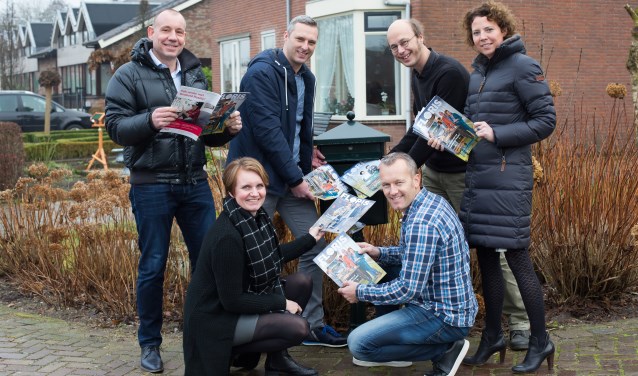 Floris gaat in 2017 huis-aan-huis. Het team neemt een voorproefje op de bezorging.