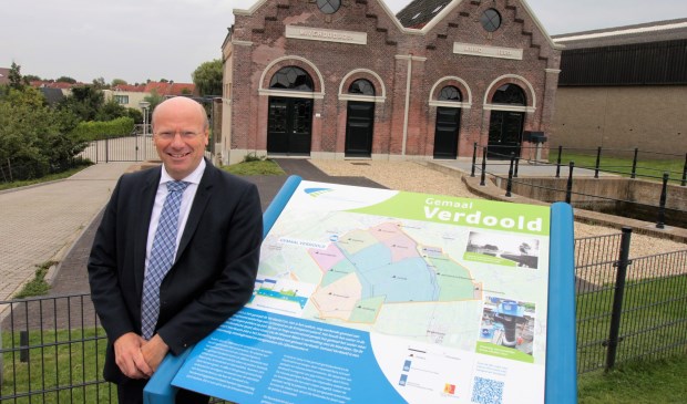 • Hoogheemraad Toon van der Klugt bij gemaal verdoold in Gouderak.