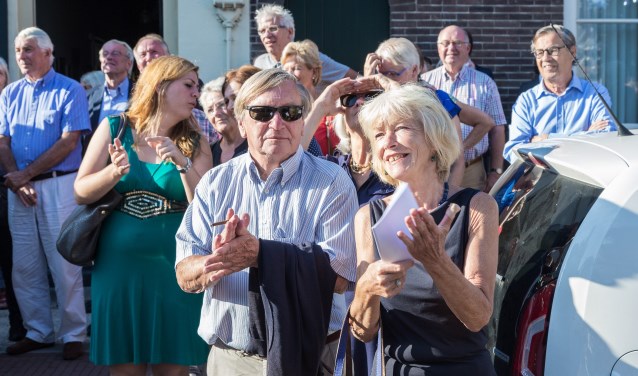 • Emmy Verhey vorig jaar tijdens de onthulling van de 'Gouden Emmy' op Gasthuiskapel.