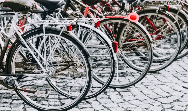 Alblasserwaard - Vijf boetes voor fietsen zonder verlichting in Meerkerk Alblasserwaard - Vijf boetes voor fietsen zonder verlichting in Meerkerk
