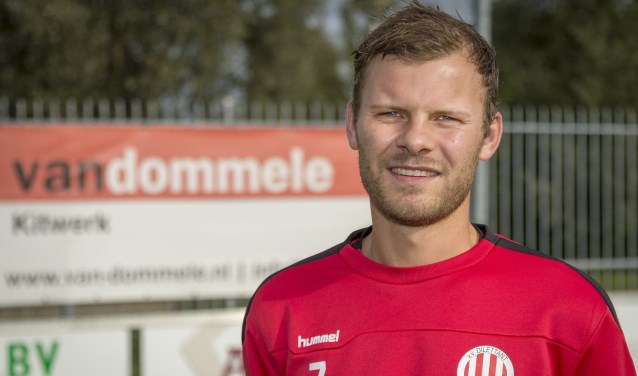 • Goalgetter Jesper van den Adel: 'Wie er scoort is niet belangrijk'.