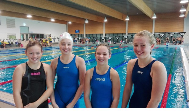 • Estafetteteam meisjes junioren van De Geul.