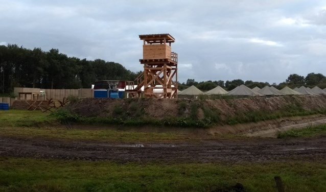 • Basiskamp Entre Nous, waar twaalf kunstenaars een maand hebben gewoond.
