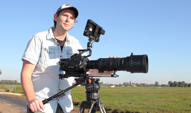 • Stijn Philips in de polder van Giessenburg.