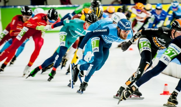 • Robert van Dalen (nummer 31) in actie in Heerenveen.