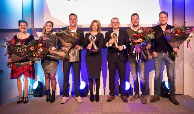 • Lonneke Kikkert, Gerlinda van der Stelt, Andries Haan, winnaar Sandy Spiering, winnaar Mark Timmermans, Ben en Günter de Rooy.