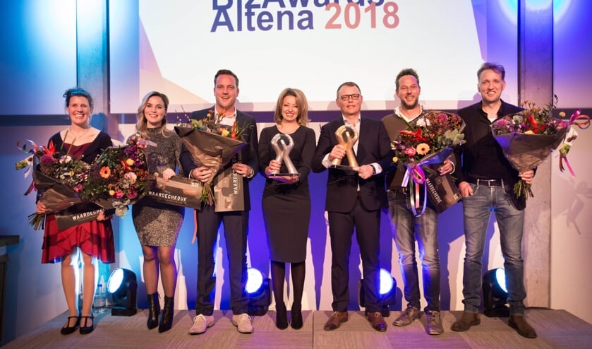 • Lonneke Kikkert, Gerlinda van der Stelt, Andries Haan, winnaar Sandy Spiering, winnaar Mark Timmermans, Ben en Günter de Rooy.
