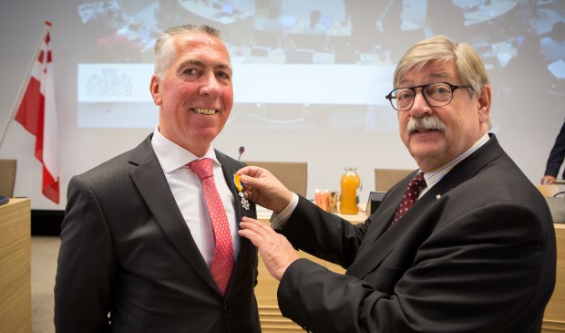 • Gijs van Leeuwen (links) kon het Staten-werk niet meer combineren met zijn wethouderschap.