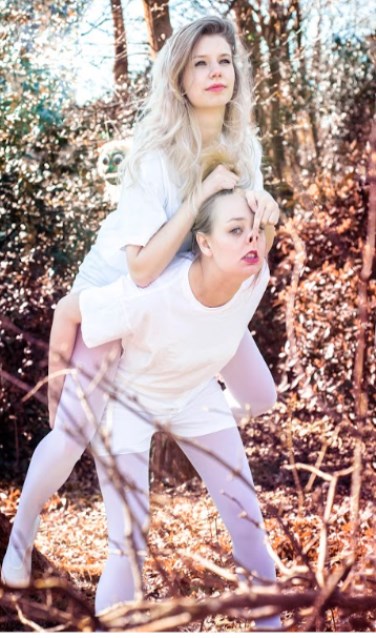 • Absurdistisch cabaret van Anne & Lisa op 3 november.