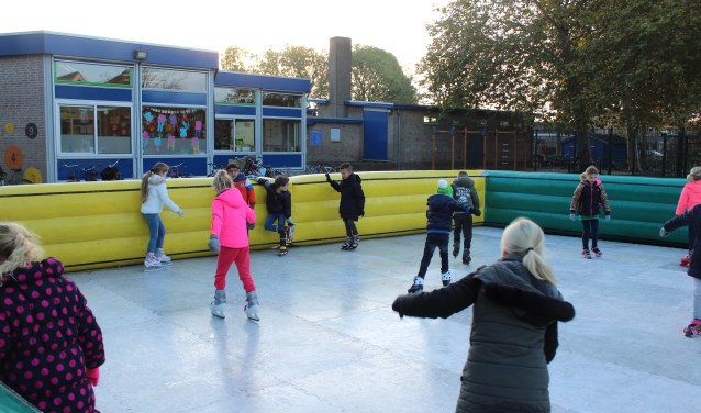 • Schaatsen! Het kon vrijdag bij de KW-school in Lekkerkerk.