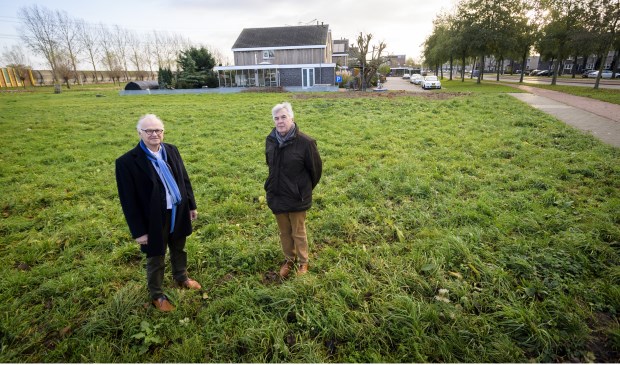 Wethouder de Ruijter (rechts) en Ad van Driel.