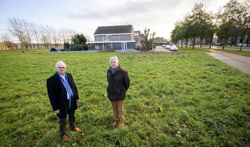 Wethouder de Ruijter (rechts) en Ad van Driel.