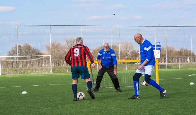 • Ook elders in de regio wordt walking-footbal beoefend.