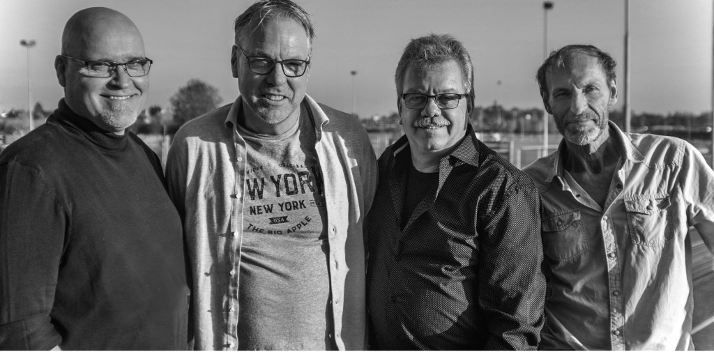 • De band bestaat uit Gerrit Groeneveld, Bert Wernke, Jan van Maren en Hans Grandia.