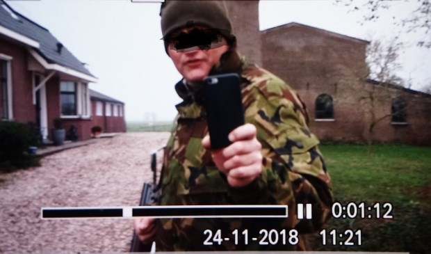 • De bewuste foto met daarop jager Coen Wouda die Saskia van Rooy op verschillende social media heeft geplaatst.