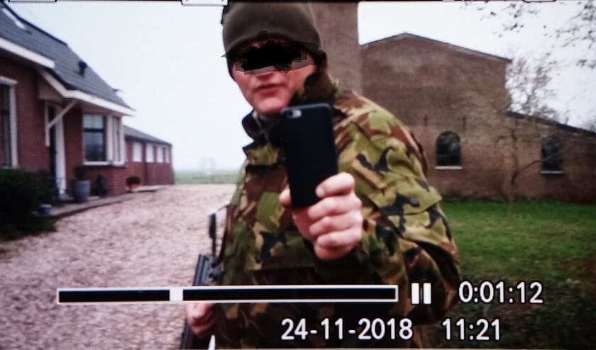 • De bewuste foto met daarop jager Coen Wouda die Saskia van Rooy op verschillende social media heeft geplaatst.