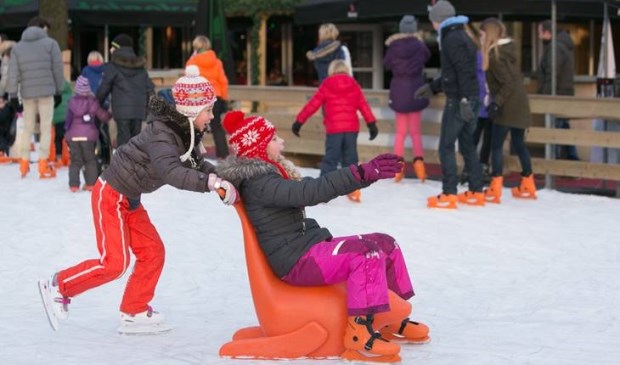 • Iedereen kan op 20, 21 en 22 december schaatsen in het centrum van Lekkerkerk.