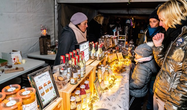 Kerstmarkt op de Maatgraaf in Hagestein