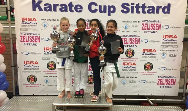 • Enkele winnaars. Mila Pieplenbosch staat helemaal links.