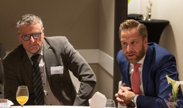 • Arie Keppel tijdens het recente bezoek van minister De Jonge aan de Glasstad.