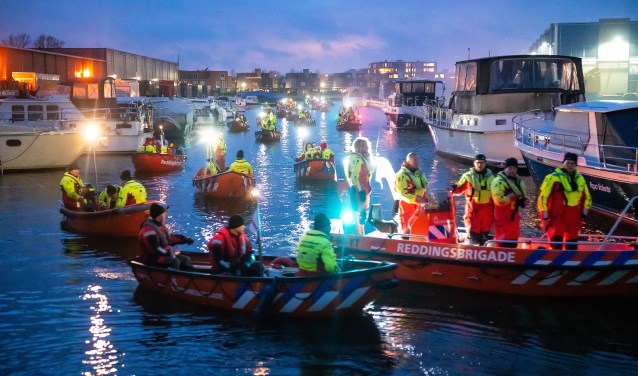 Serious Rescuevloot vaart Vrijstadhaven Vianen binnen